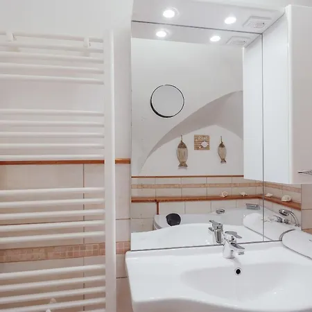 Amazing With Private Parking