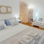 Guesthost - Amazing With Private Parking Apartment *