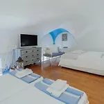 Apartment Guesthost - Amazing With Private Parking