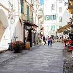 Guesthost - Amazing With Private Parking * Sanremo