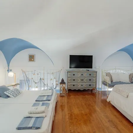 Amazing With Private Parking *