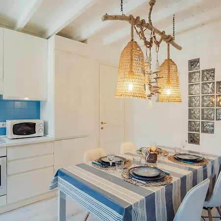 Amazing With Private Parking *