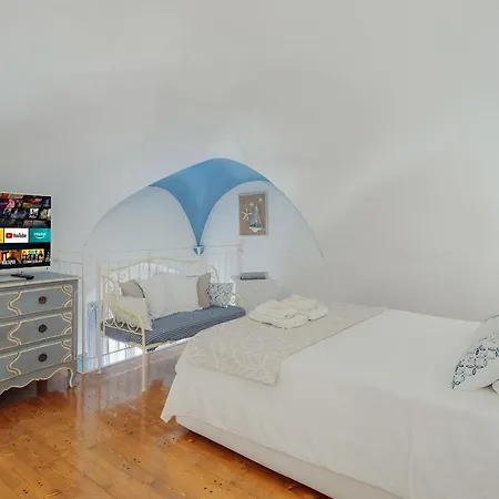 Guesthost - Amazing With Private Parking * Санремо