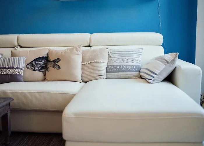 Guesthost - Amazing With Private Parking